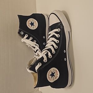Chuck Taylor All Star UNISEX HIGH TOP SHOE